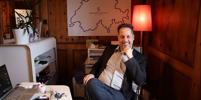 Enzo Schrembs in seinem Büro, im Turm der Seeburg Kreuzlingen.