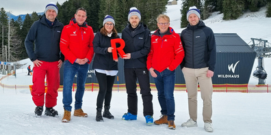Bildlegende von links mit Vertretern der Banken und Bergbahn: Christof Tinner (Mitglied der Bankleitung; Raiffeisenbank Werdenberg), Marc-Andrea Barandun (Leiter Marketing; Bergbahnen Wildhaus AG), Petra Fux (Leiterin Marketing; Raiffeisenbank Obertoggenburg), Cédric Büsser (Leiter Marketing; Raiffeisenbank Werdenberg), Urs Gantenbein (Geschäftsführer Bergbahnen Wildhaus AG), Nicolas Stäger (Geschäftsstellenleiter Alt St. Johann Raiffeisenbank Obertoggenburg).