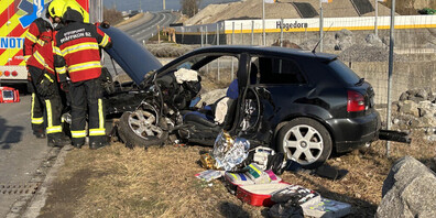 Eine Frau wurde beim Unfall schwer verletzt. 