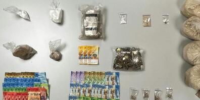 Beim 24-jährigen Albaner stellte die Kantonspolizei Solothurn eine grössere Menge Drogen und Bargeld sicher.