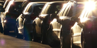 Bei der Überarbeitung der BZO geht es u.a. um die Anzahl Abstellplätze bei einem Bauvorhaben oder um eine Obergrenze für Parkierungsanlagen. (Symbolbild)