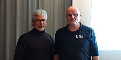 Der scheidende Präsident Albert Luder (links) mit seinem Nachfolger Chäspi Näf.