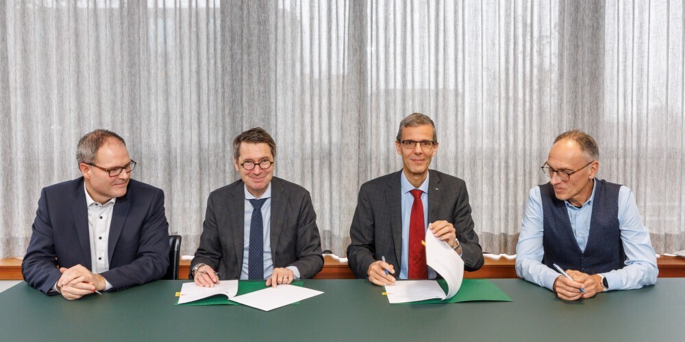 Thomas Rücker (Direktor von auto-schweiz), Peter Grünenfelder (Präsident von auto-schweiz), Manuel Ammann (Rektor der HSG) und Andreas Herrmann (Direktor des IMO-HSG)