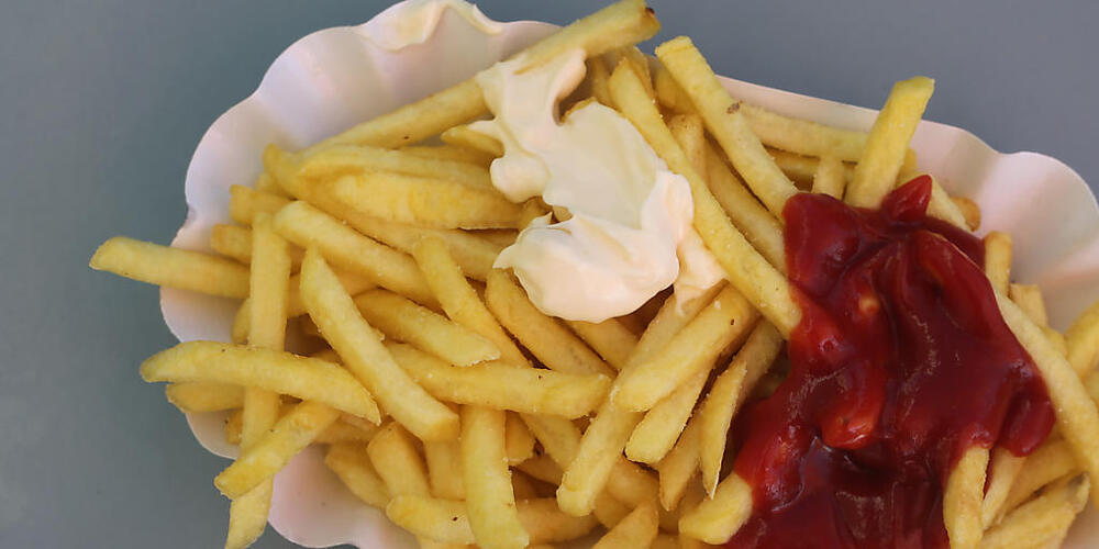 Das Bündner Amt für Lebensmittelsicherheit und Tiergesundheit beanstandete die Qualität des Frittieröls mehrerer Betriebe. (Symbolbild)
