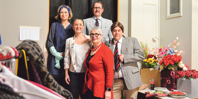 Backstage, zehn Minuten vor dem Auftritt (v.l.): Anna Frulio als Jojo, Nicole Göldi als Gertrud Starke, Christoph Wäckerlin als Max Bodmer, Regisseurin Daniela Kiser und Yves Fischer als Moritz Fischer.