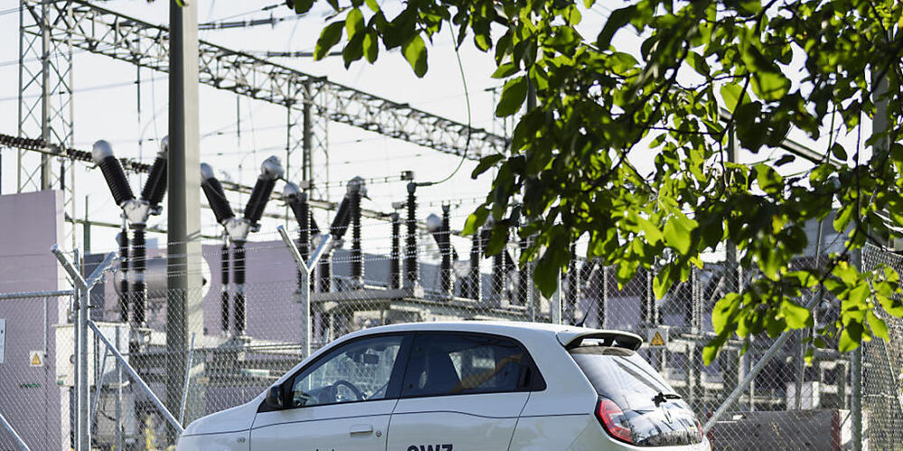 Das Stadtzürcher Elektrizitätswerk EWZ macht Gewinn. Die AL will, dass ein Teil davon an die Haushalte verteilt wird. Über das Anliegen stimmen die Stimmberechtigten an der Urne ab. (Archivbild)