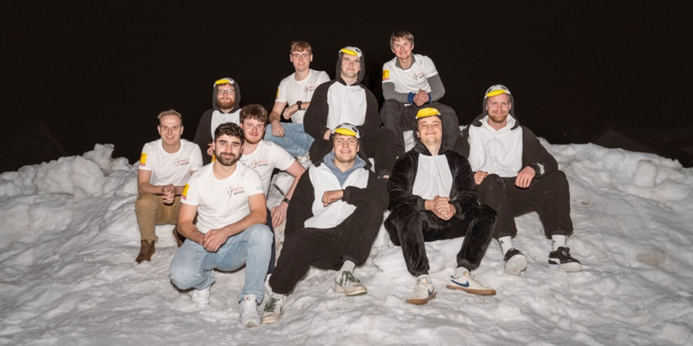 Das Organisationskomitee des Pingu Fest. Von links nach rechts: Lukas Huber, Julian Lusti, Adrian Hefti, Philipp Brügger, Diego Niederer, Ramon Kaufmann, Simon Hefti, Niels Stutz, Remo Kaiser, Jan-Arne Birkhölzer. 