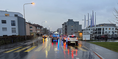 Auf der Oberdorfstrasse in Lachen wurde am Donnerstagmorgen eine Frau angefahren.