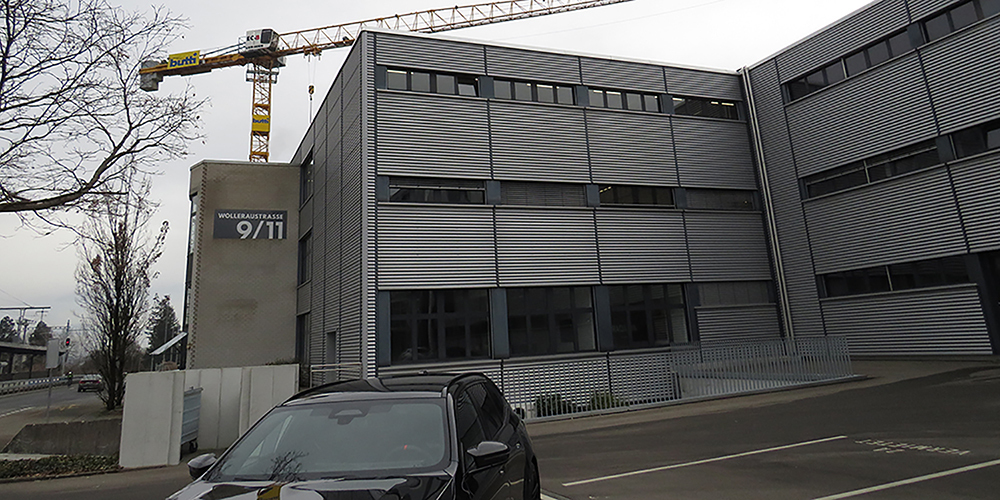 In diesem Gebäude direkt neben dem Schulhaus Schwerzi in Freienbach entsteht bald ein neuer Coop-Supermarkt.