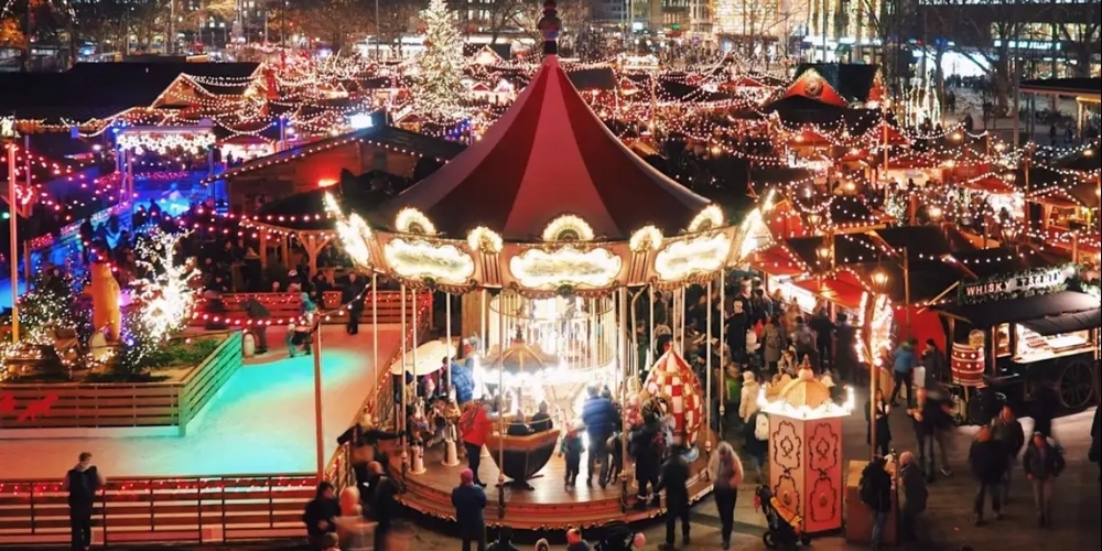Der Sechseläutenplatz verwandelt sich im Advent jeweils in ein Winterwunderland.