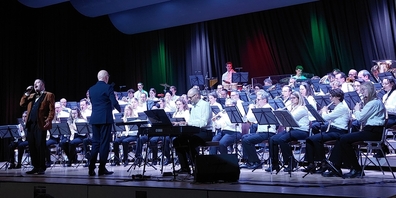 Mit bekannten Melodien aus Filmen, Musicals und der Popgeschichte lädt die Bürgermusik Benken zu ihren Jahreskonzerten in der Rietsporthalle ein.