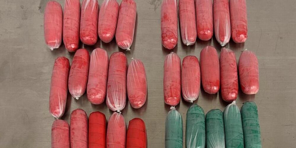 Diese mit Kokain gefüllten Fingerlinge führte der Mann in seinen Kleidern mit.