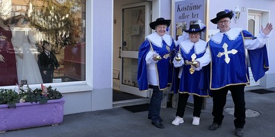 Schon 55 Jahre im Kostümverleih, vl. Uschi Hutter-Sieber, Karin Hutter und Hermann Hutter