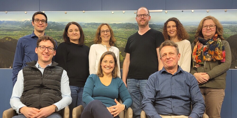 Die Ortsgemeinde der Legislatur 2025 – 2028: GPK-Präsident Philipp Hutter, Ratsmitglied Armin Risch, GPK-Mitglieder Edisa Kustura und Karin Nadig, Ortsgemeinde-Präsidentin Martina Oehry, Ratsmitglieder Thomas Kellenberger und Peter Thurnheer, Ratsschreiberin Nicole Schmitt, Ratsmitglied Regula Gois (von links)