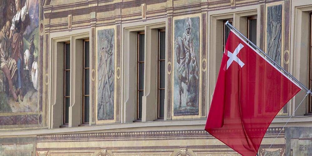 Die Schwyzer Regierung ist gegen eine Steuerfusssenkung für natürliche Personen. (Archivbild)