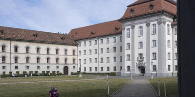 Die St. Galler Staatsverwaltung soll 2025 einen Ausgleich für die Teuerung erhalten. Ob es 1,1 oder 0,6 Prozent sein werden, entscheidet der Kantonsrat anfangs Dezember. (Archivbild)