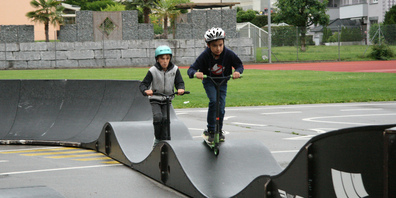 Nach dem durchschlagenden Erfolg bei den Kindern (und auch vielen Erwachsenen) hat der Gemeinderat versucht, den mobilen Pumptrack nochmals nach Siblingen zu bringen. 