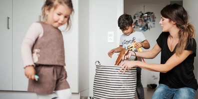 Die BFU gibt Sicherheitstipps, mit denen man Stürze zu Hause verhindern kann.