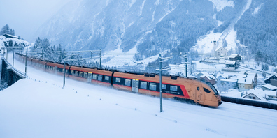 Treno Gottardo bei Wassen unterwegs nach Locarno