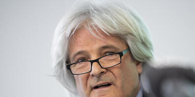 Christoph Ill, im Bild zu sehen anlässlich einer Medienkonferenz, ist Erster Staatsanwalt des Kantons St. Gallen und wird ab 2025 auch die Schweizerische Staatsanwaltschaftskonferenz präsidieren. (Archivbild)