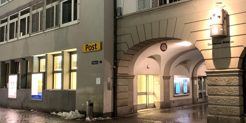 Der Eingangsbereich der Sozialen Dienste befindet sich im Durchgang des Postgebäudes (im Bild rechts). Dieser wird zu einem Empfang ausgebaut