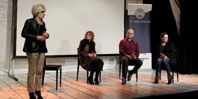 Im Diogenestheater diskutierten (vl.) Christa Köppel, Annemarie Grünig, Dionys Rohner und Rebekka Forster über häusliche Gewalt