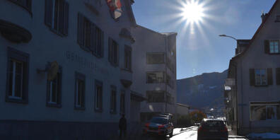 Die 42-jährige Automobilistin gab gegenüber der Polizei an, von der Sonne geblendet worden zu sein.