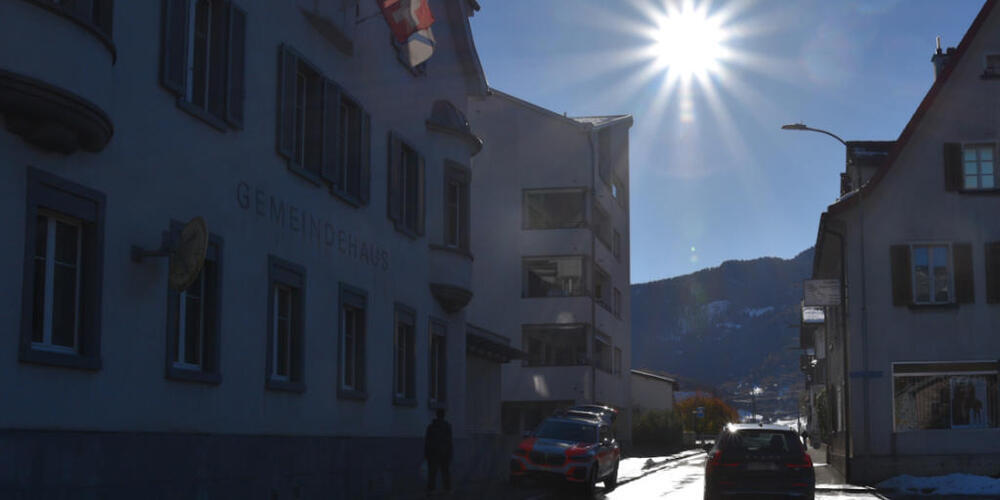Die 42-jährige Automobilistin gab gegenüber der Polizei an, von der Sonne geblendet worden zu sein.