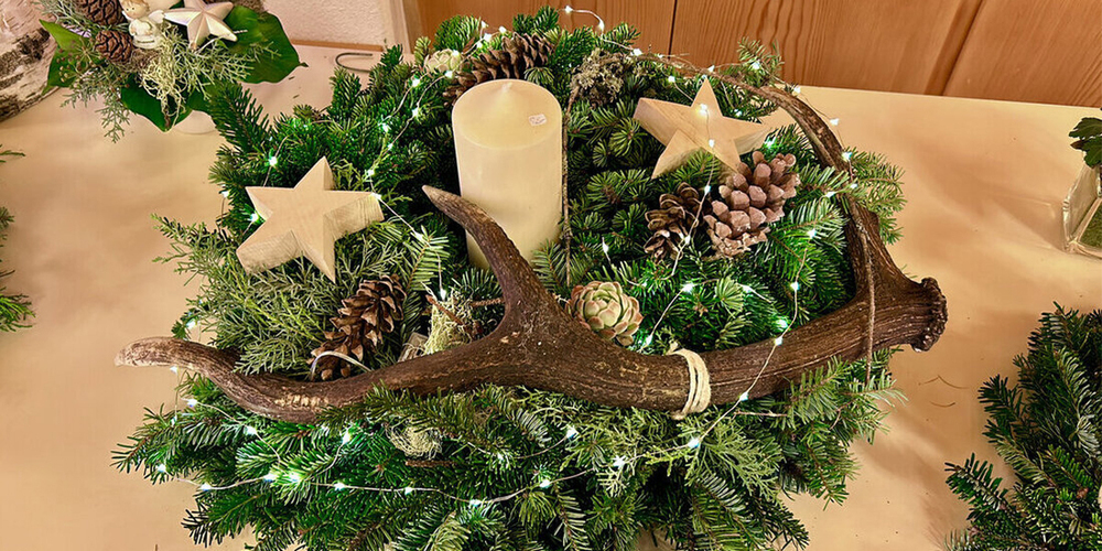 Schmuck, festlich, kreativ: Am Adventsbazar in Vilters finden sich lauter liebevoll gefertigte Adventsdekorationen. 