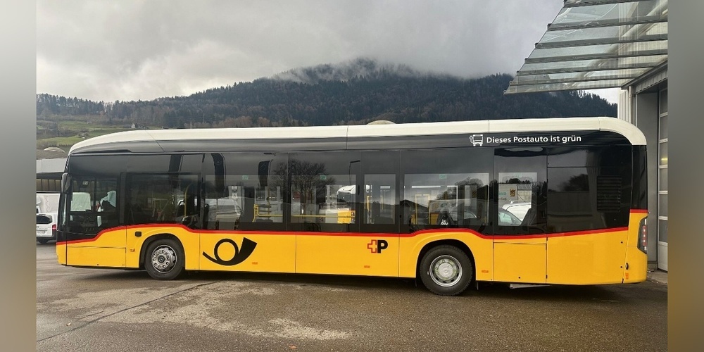Eines der vier neuen E-Postautos, die künftig zwischen Wildhaus und Buchs fahren werden.