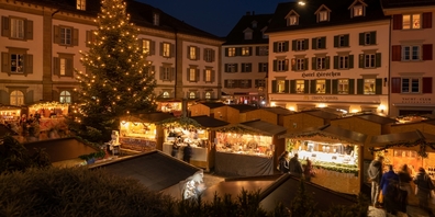 Mit dem Christkindlimärt hält auf dem Rapperswiler Fischmarktplatz die Weihnachtsstimmung Einzug.