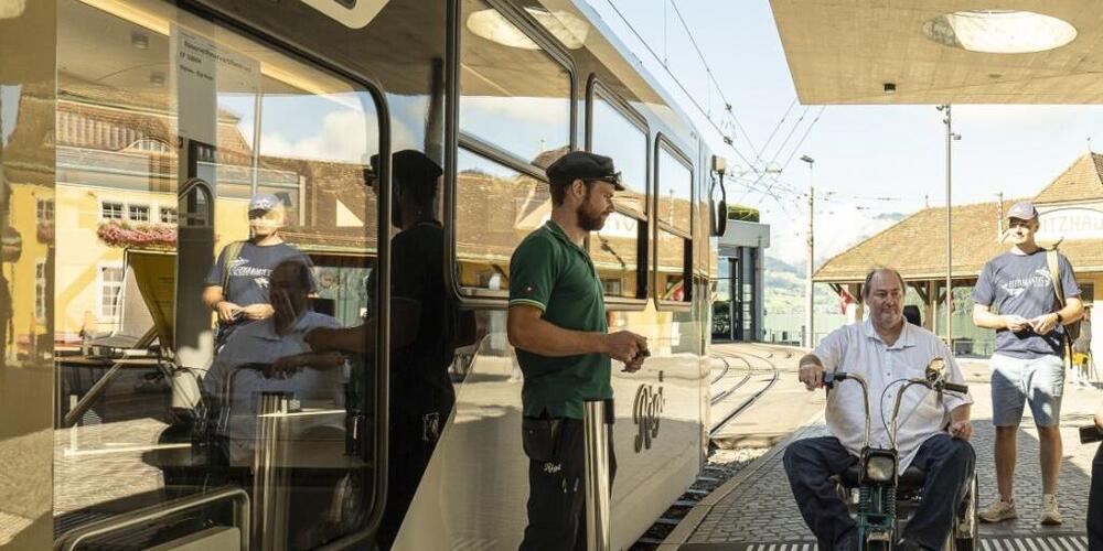 Laut Schwyz Tourismus sind die Bergbahnen im Raum Rigi, Stoos, Rotenflue undHoch-Ybrig barrierefrei zugänglich.