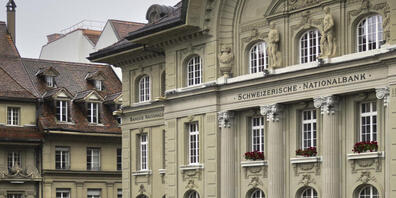 Die Schweizerische Nationalbank mit Sitz in Bern wird 2025 mehrere Millionen Franken an die Kantone auszahlen. St.Gallen erhält 28 Millionen. (Archivbild)