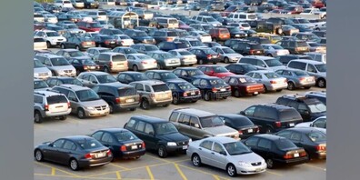 Auch Käufer aus dem In- und Ausland erkundigten sich nach den abgestellten Autos. (Symbolbild)