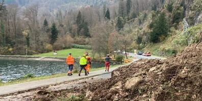Weil ein Block auf die Strasse zu fallen drohte, war eine Sicherheitssprengung nötig.