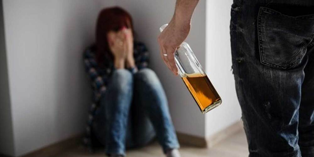 In der Schweiz leben geschätzt 250'000 Menschen mit einer Alkoholabhängigkeit.