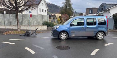 Die E-Bike-Fahrerin verletzte sich beim Sturz leicht.