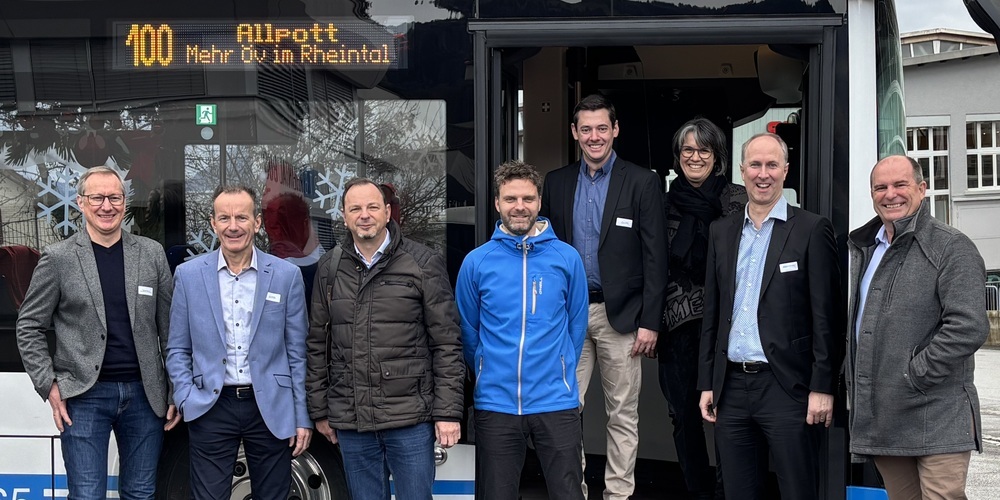 Gemeinsam für besseren ÖV: Michael Stabodin, Urs Lüchinger, Gerd Fleisch, Andreas Deterling, Markus Schait, Sabina Saggioro, Roland Ochsner, Ruedi Burger