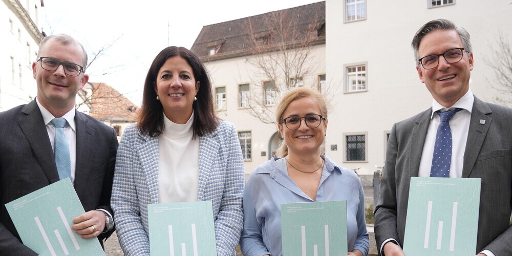 Armin Bossart, Administrationsratspräsident des Katholischen Konfessionsteils St.Gallen; Laura Bucher, Regierungsrätin Kanton St.Gallen; Maria Pappa, Stadtpräsidentin St.Gallen, Thomas Franck, Interimspräsident des Vereins Weltkulturerbe Stiftsbezirk St.Gallen.