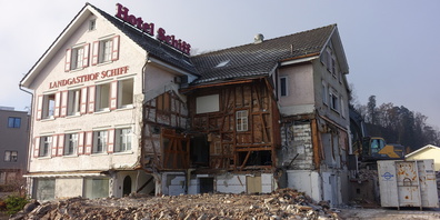 Zum Leidwesen vieler Stammgäste wird derzeit das traditionsreiche Hotel-Restaurant Schiff im Buriet abgebrochen.