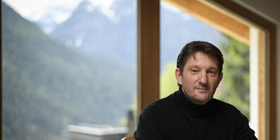 Eine Petition fordert vom Kanton Graubünden finanzielle Entschädigung für den Whistleblower und gefallenen Bauunternehmer Adam Quadroni. (Archivbild)
