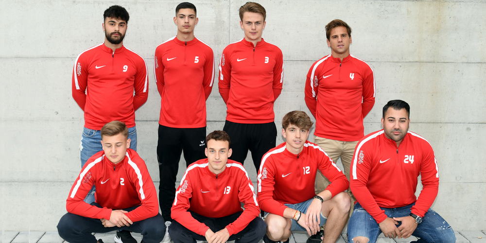 Auch beim FCLA trafen sich die neuen Spieler, ohne vorerst trainieren zu können. Erst das neue Material konnte gefasst werden. (Bild: Jan Feldmann)