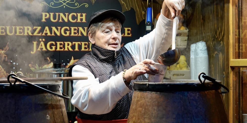 Der Kessel mit Glühwein dampft, der Rapperswiler Christkindlimärt hat begonnen.