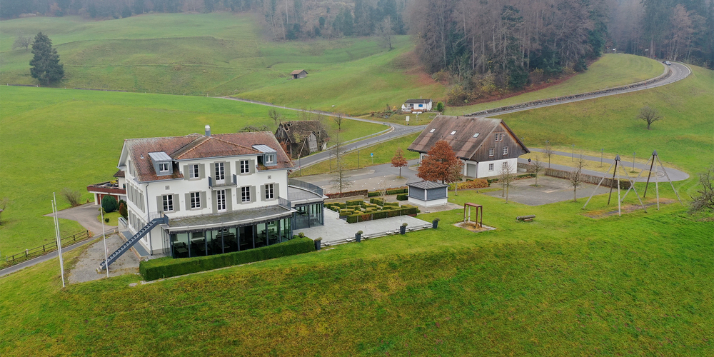 Die Öffentlichkeit soll bald wieder in den Genuss dieser herrlichen Aussicht ab der «Luegeten» kommen.
