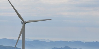 Damit der Kanton ungehindert Windräder bauen kann, will er auch die Möglichkeit von Landenteignungen ins Gesetz schreiben. Dagegen wehrt sich die FLZH. (Symbolbild)