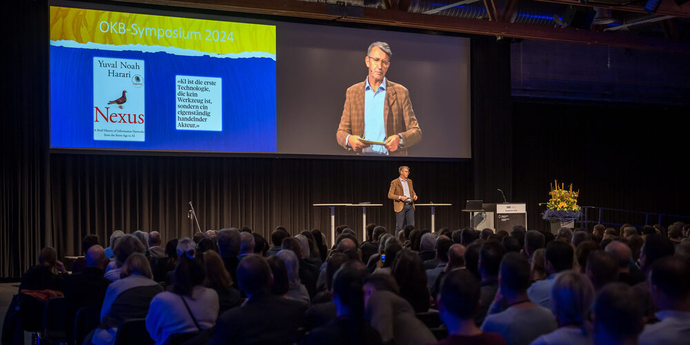 Maximilian Koch, OKB-Geschäftsführer und PHSG-Dozent, begrüsste rund 450 Berufsbildner und Experten zum OKB-Symposium 2024.