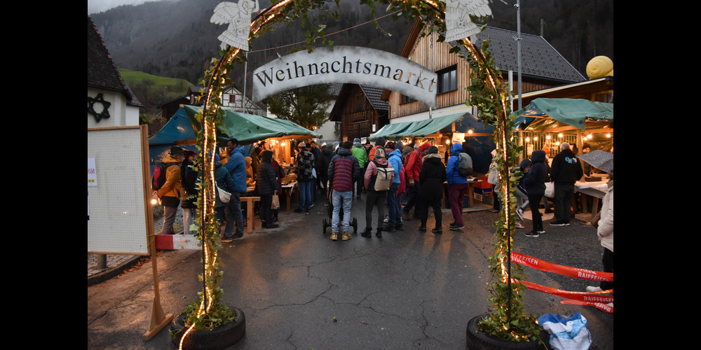 Trotz schlechter Wetterprognose: Der Tscherler Weihnachtsmarkt besticht wie jedes Jahr durch ein riesiges und vielfältiges Angebot und optimale Vorbereitung bezüglich der Gastronomie.