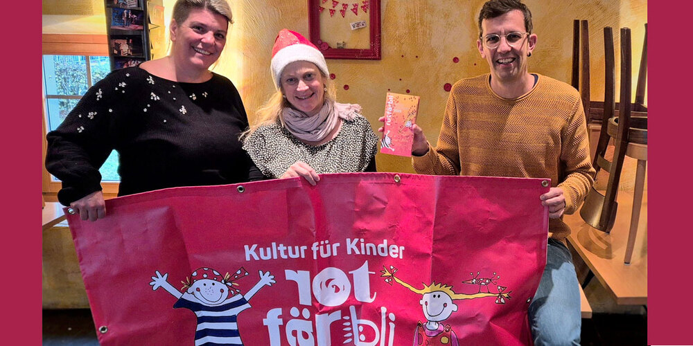 Das rotfärbli-Kernteam Petra Limberger-Zwicky, Rahel Dlamini und Stefan Zillig (v.l.n.r.), freut sich auf den Start des rotfärbli-Programms 2025.