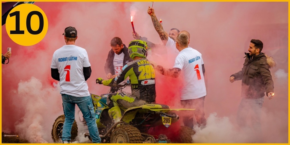 Quad-Fahrer Robin Lüthi aus Bäch ist erstmals Schweizermeister. Die Saison bleibt bis zum Schluss spannend.