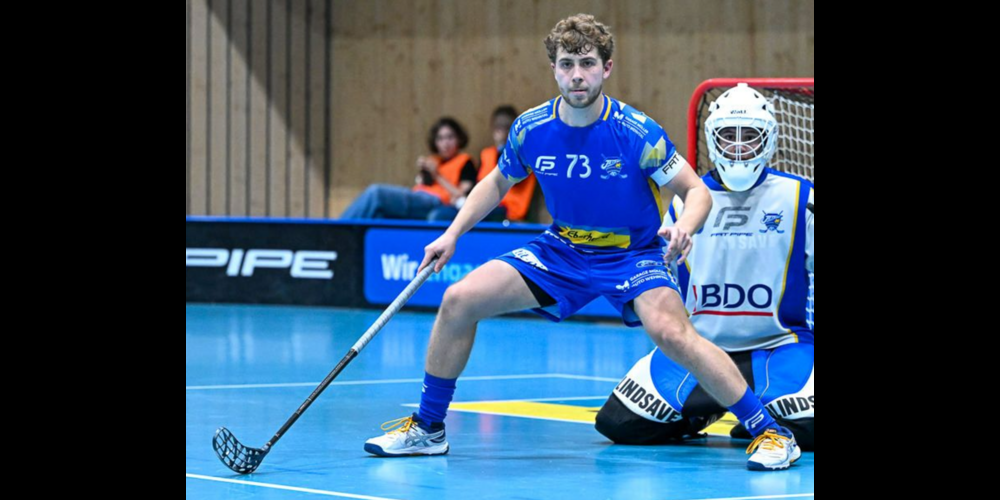 Sportarten wie Unihockey sind punkto Verletzungen sehr gefährlich. Feldspieler Basil Schmid (in blau) hat sich dabei schwer verletzt. 
